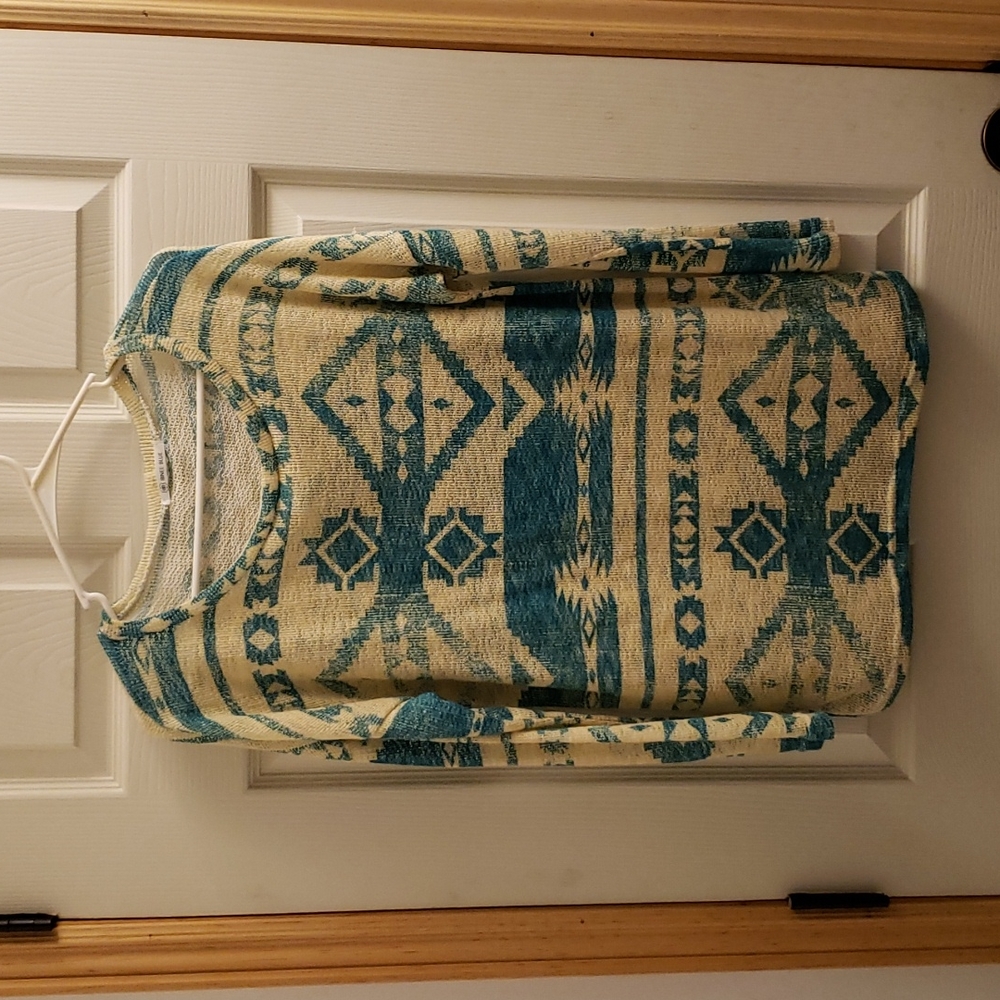 Aztec print turquoise and cream color top, Sise Small